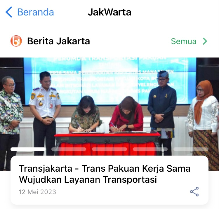 Slider Berita Jakarta pada fitur JakWarta berisi berita-berita terbaru seputar Jakarta yang terintegrasi dengan kanal pelayanan informasi Beritajakarta.