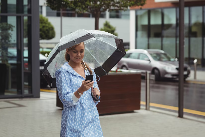 Facing hot weather by using umbrellas