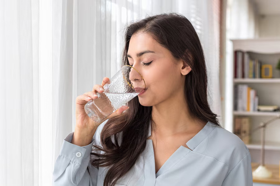 Facing hot weather by drinking enough amount of mineral water