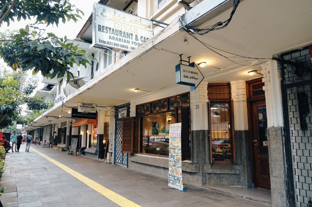 Exploring Old Jakarta along the Cikini Sidewalk || Jakarta Smart City