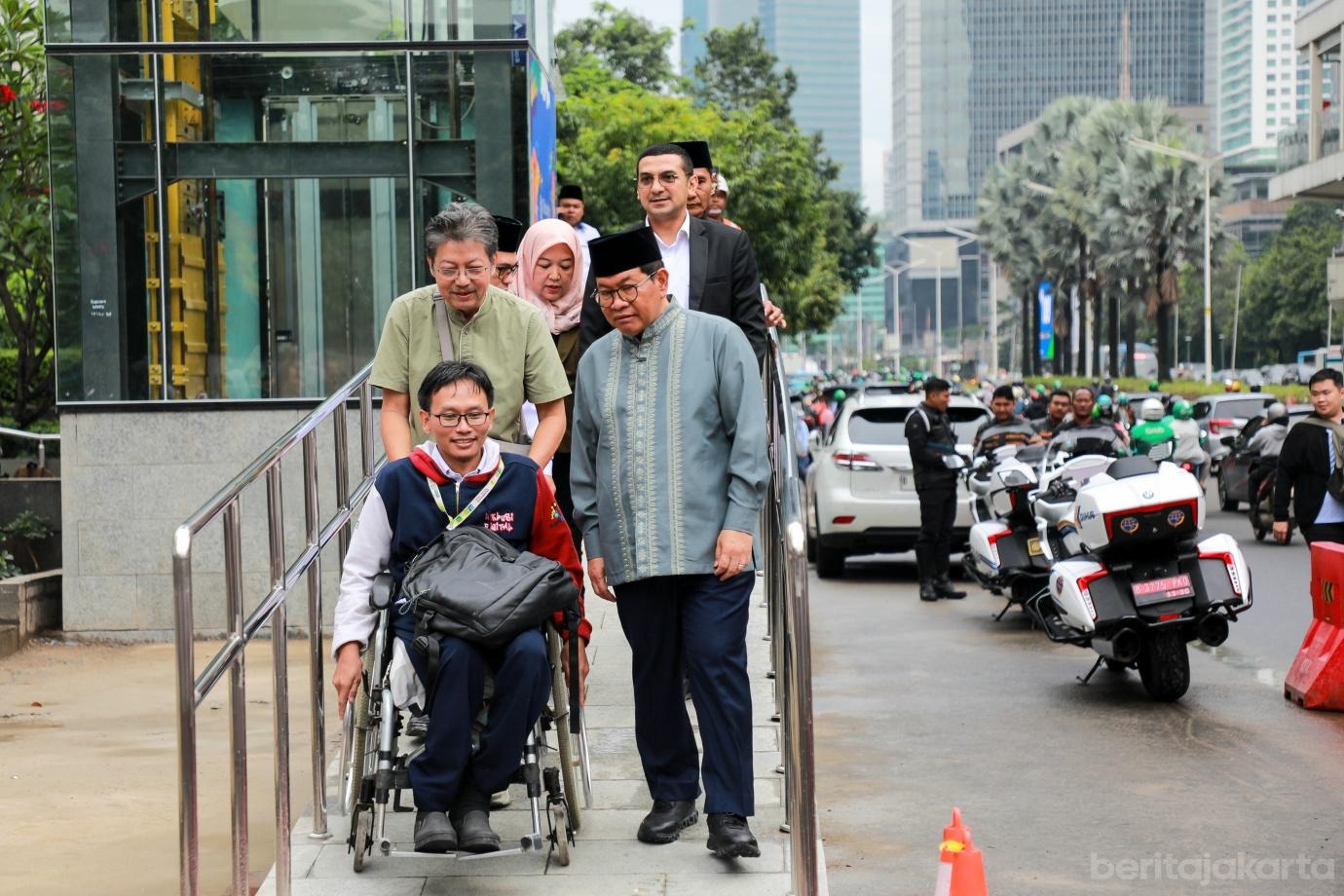 Pada 1968, Jakarta memiliki JPO pertamanya di dekat Sarinah. Sekarang, fasilitasnya lebih inklusif. Bahas di sini!
